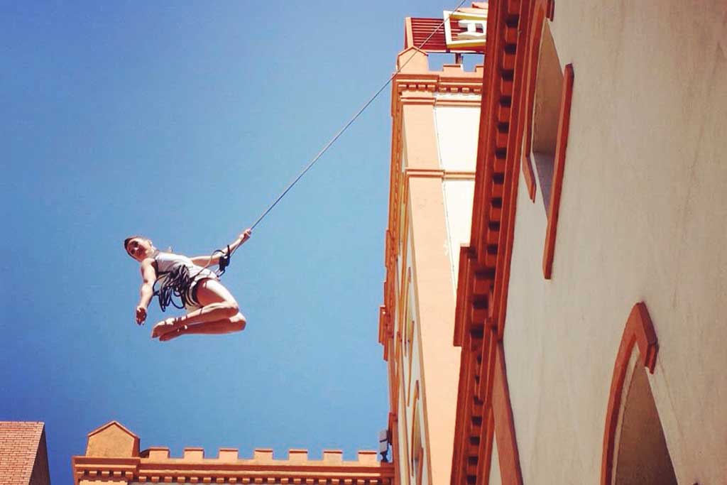 Espectáculo de danza aérea para eventos en inauguraciones